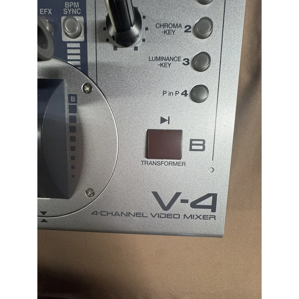 EDIROL V-4 4-CHANNEL VIDEO MIXER